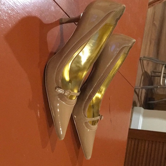 Charles David Kitten Heel Pump - Picture 5 of 8